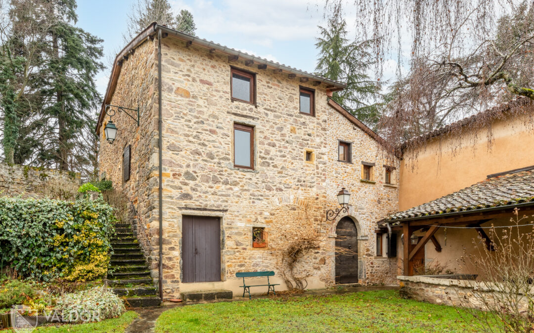 Ferme en pierre 237 m² vendue en plateau